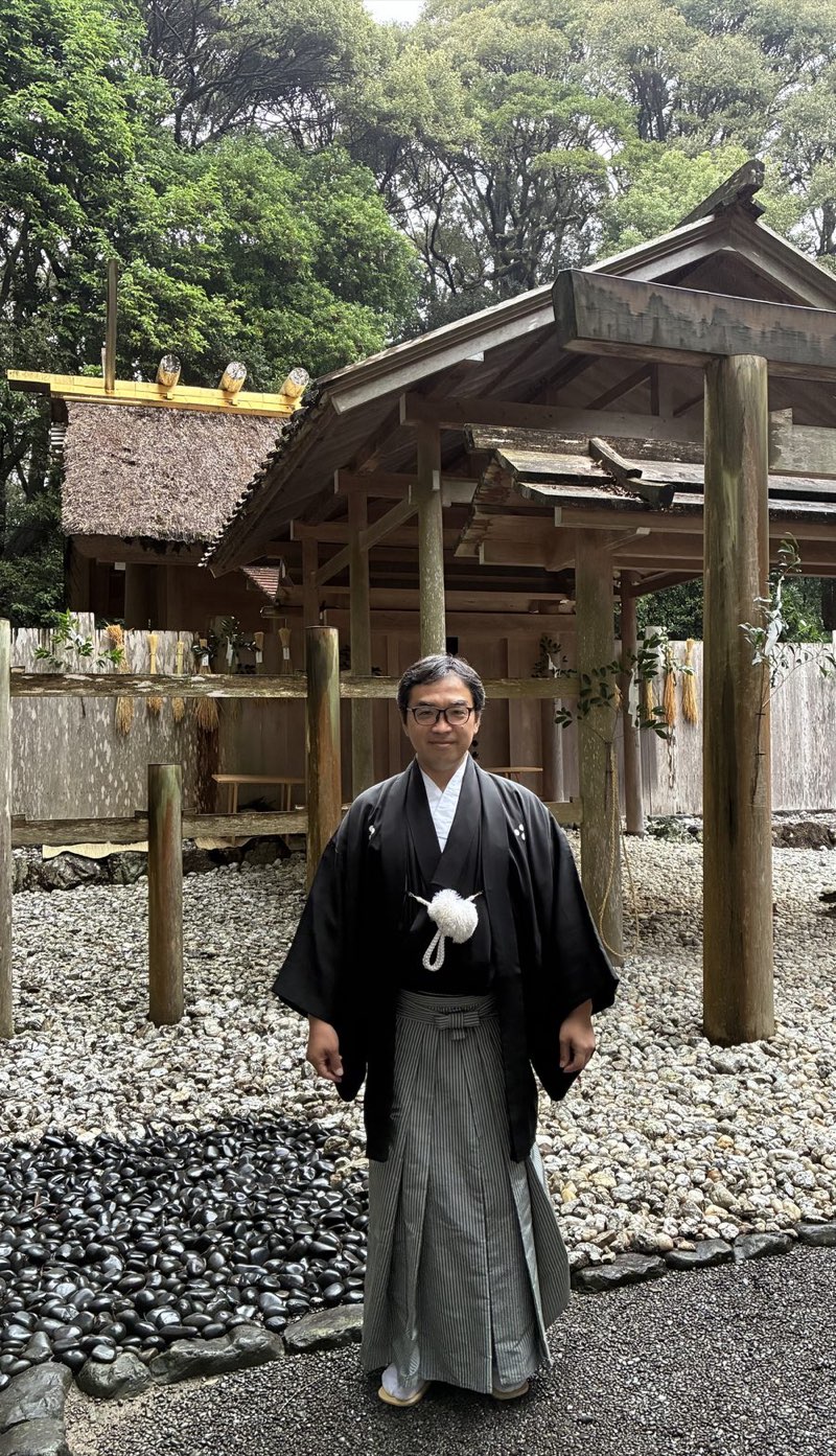 懸税の掛かる御垣のもとにて
